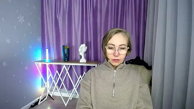 queen a n i online show from 11/01/25, 09:55