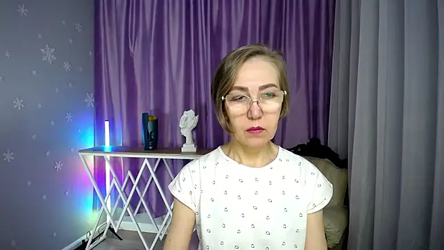 queen a n i online show from 11/13/25, 08:57