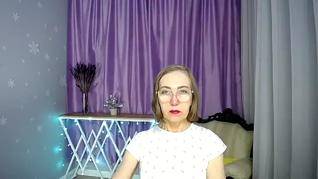 queen a n i online show from 04/12/26, 06:51