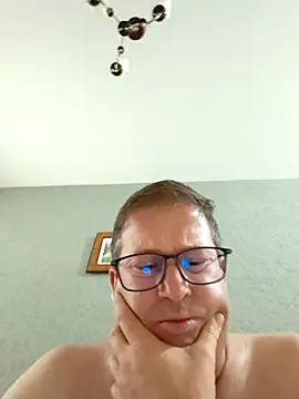 Snapshot of tavio1 chatting on 02/15/26, 08:05 tavio1 online show from 02/15/26, 08:05