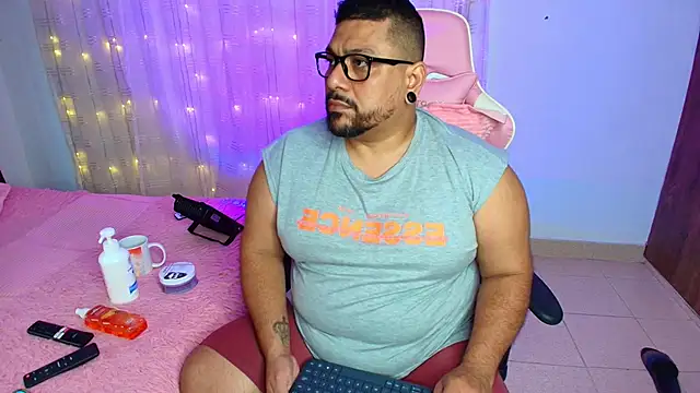 Snapshot of jacoob_woods chatting on 02/19/25, 10:31 jacoob woods online show from 02/19/25, 10:31