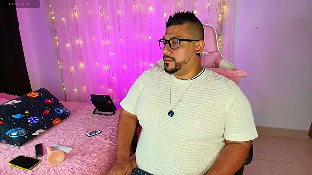 Snapshot of jacoob_woods chatting on 03/04/25, 02:17 jacoob woods online show from 03/04/25, 02:17