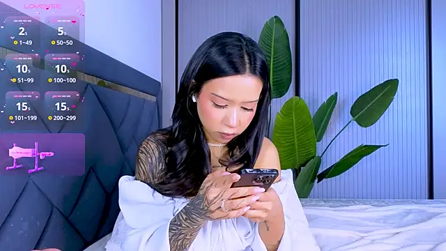 Mia Tin online show from 07/13/26, 10:51