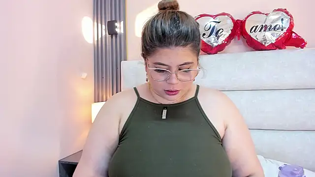 EYMI TOMSOM online show from 02/17/25, 11:34