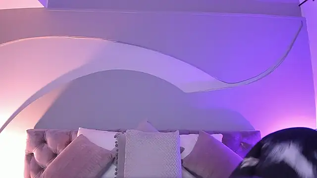 Nicolle W online show from 02/07/25, 11:45