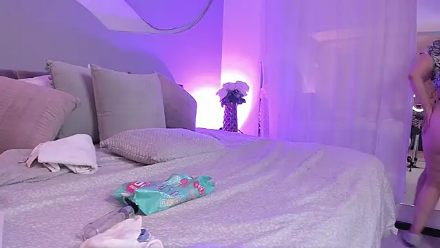 Nicolle W online show from 02/08/25, 03:31