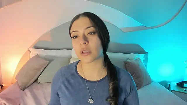 Nicolle W online show from 09/15/25, 12:05