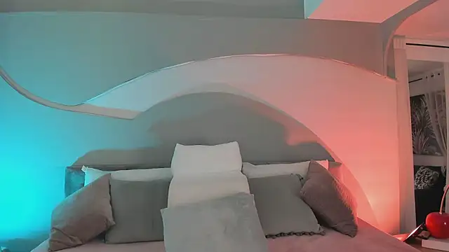 Nicolle W online show from 09/18/25, 11:56