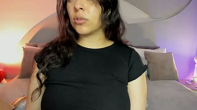 Nicolle W online show from 04/14/26, 02:34