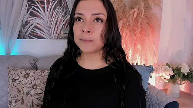 Snapshot of Nicolle_W chatting on 06/26/26, 11:47 Nicolle W online show from 06/26/26, 11:47