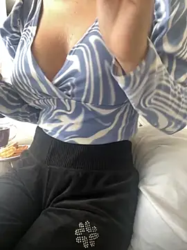 DulceMya6 online show from 12/01/25, 01:16