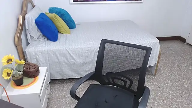 emiliaa hot online show from 12/01/24, 11:47