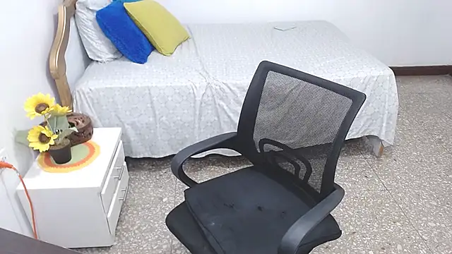 emiliaa hot online show from 01/17/25, 01:47