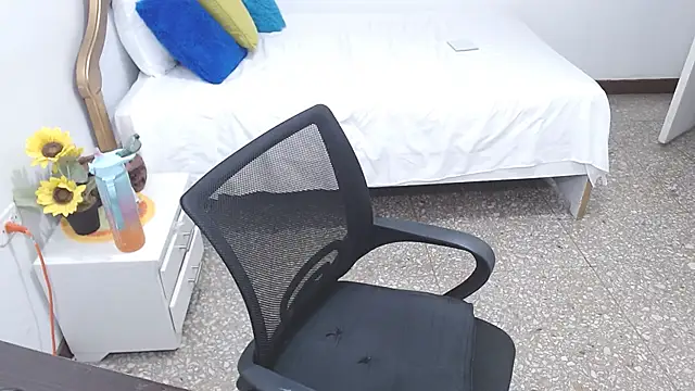 emiliaa hot online show from 02/03/25, 08:35