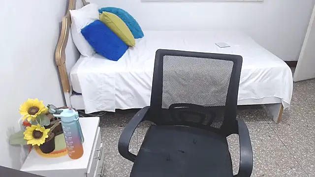 emiliaa hot online show from 02/08/25, 10:19