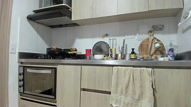 susy angel online show from 11/04/25, 11:37