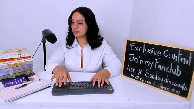 Snapshot of susy_angel chatting on 06/08/26, 02:45 susy angel online show from 06/08/26, 02:45