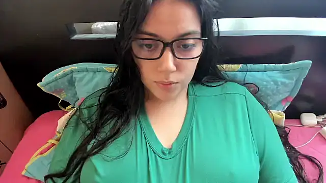 Snapshot of roniewester chatting on 07/14/26, 04:34 roniewester online show from 07/14/26, 04:34