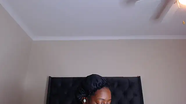 Snapshot of Sexynaughty_Gal chatting on 11/12/25, 09:25 Sexynaughty Gal online show from 11/12/25, 09:25