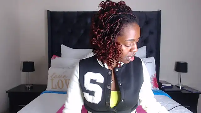 Snapshot of Sexynaughty_Gal chatting on 11/18/25, 09:30 Sexynaughty Gal online show from 11/18/25, 09:30