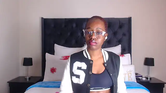 Snapshot of Sexynaughty_Gal chatting on 12/04/25, 08:06 Sexynaughty Gal online show from 12/04/25, 08:06