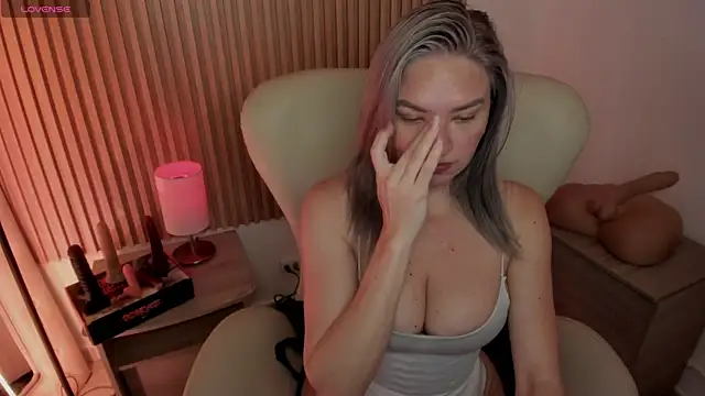 MarianL0ve online show from 03/01/25, 02:02