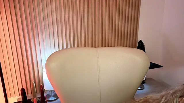 MarianL0ve online show from 10/18/25, 11:00