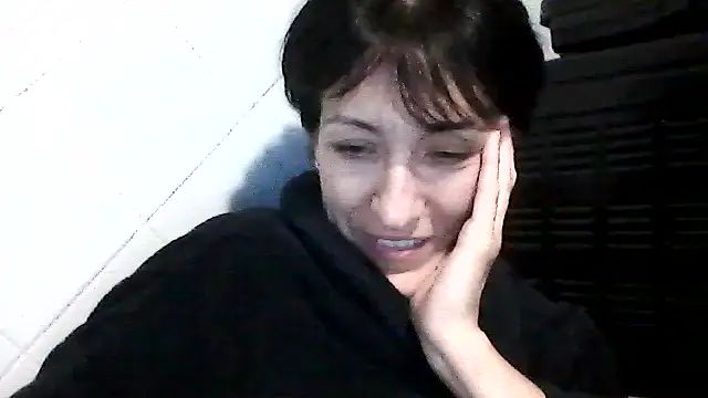Snapshot of SunnyAmorre chatting on 10/18/25, 08:31 SunnyAmorre online show from 10/18/25, 08:31