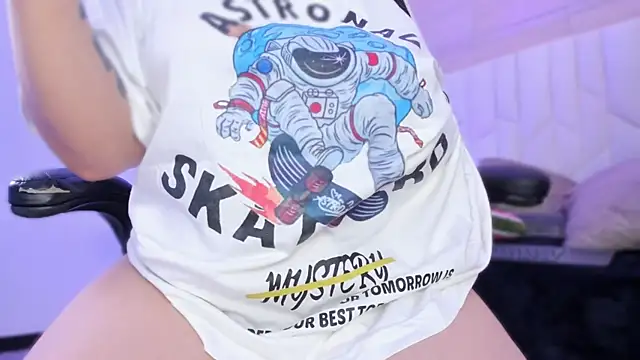 io chie  online show from 12/03/25, 04:09