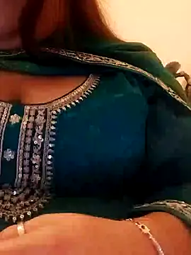 Snapshot of Srishtijain51 chatting on 10/31/25, 11:44 Srishtijain51 online show from 10/31/25, 11:44