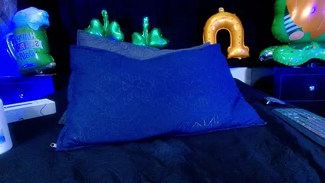 Snapshot of shelsyloreds chatting on 03/14/25, 03:36 shelsyloreds online show from 03/14/25, 03:36