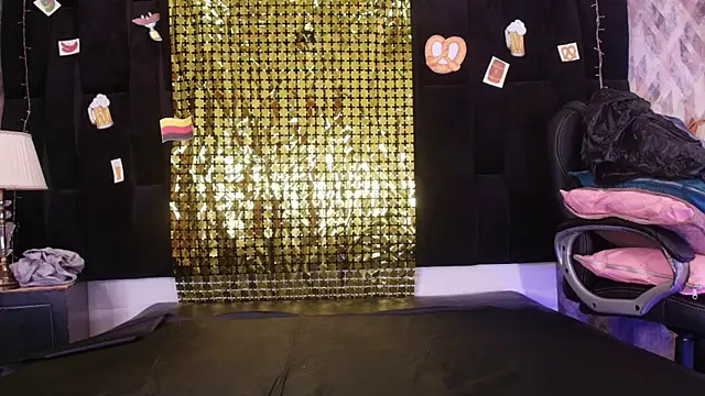 Snapshot of shelsyloreds chatting on 09/23/25, 11:57 shelsyloreds online show from 09/23/25, 11:57