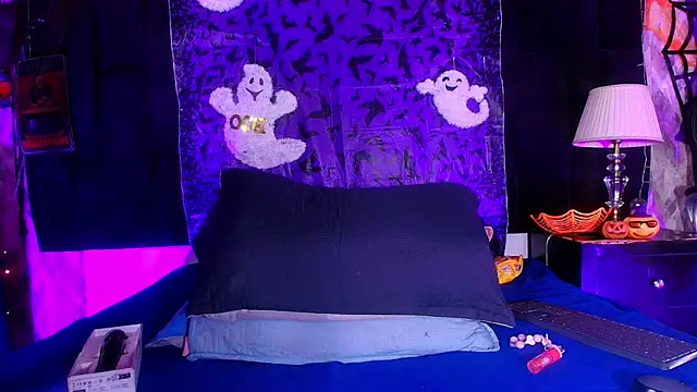 Snapshot of shelsyloreds chatting on 10/15/25, 12:05 shelsyloreds online show from 10/15/25, 12:05