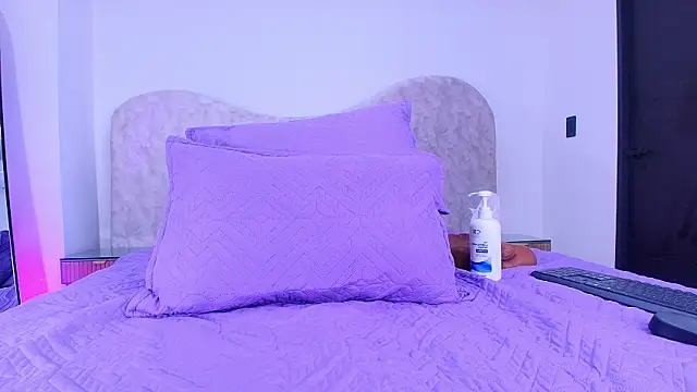 Snapshot of shelsyloreds chatting on 11/17/25, 12:33 shelsyloreds online show from 11/17/25, 12:33