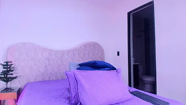 Snapshot of shelsyloreds chatting on 12/04/25, 11:52 shelsyloreds online show from 12/04/25, 11:52