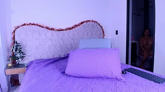 Snapshot of shelsyloreds chatting on 12/17/25, 12:00 shelsyloreds online show from 12/17/25, 12:00