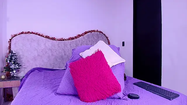 Snapshot of shelsyloreds chatting on 12/19/25, 12:01 shelsyloreds online show from 12/19/25, 12:01