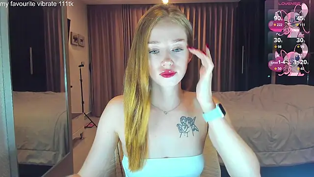Snapshot of Hot_Mia_ chatting on 11/06/25, 12:06 Hot Mia online show from 11/06/25, 12:06