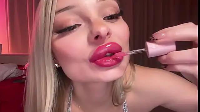 Snapshot of HannaXLove chatting on 11/17/25, 04:24 HannaXLove online show from 11/17/25, 04:24