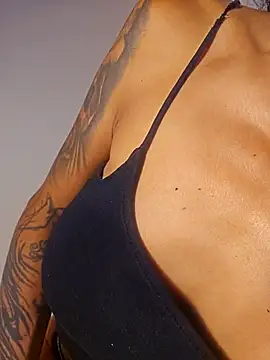 Snapshot of miatemptress69 chatting on 10/12/25, 05:12 miatemptress69 online show from 10/12/25, 05:12