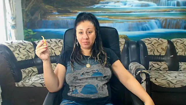 Snapshot of MoistMady chatting on 10/23/25, 05:51 MoistMady online show from 10/23/25, 05:51