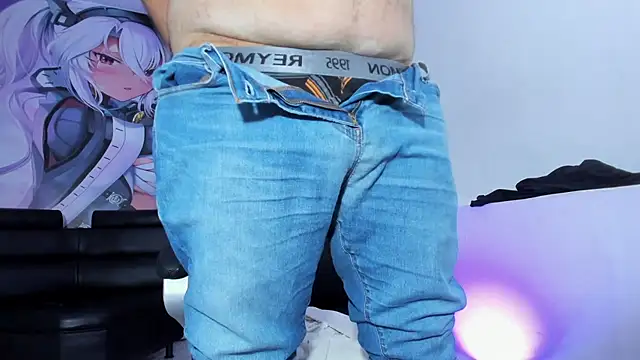 Snapshot of Beerbear_boy chatting on 02/05/25, 07:53 Beerbear boy online show from 02/05/25, 07:53