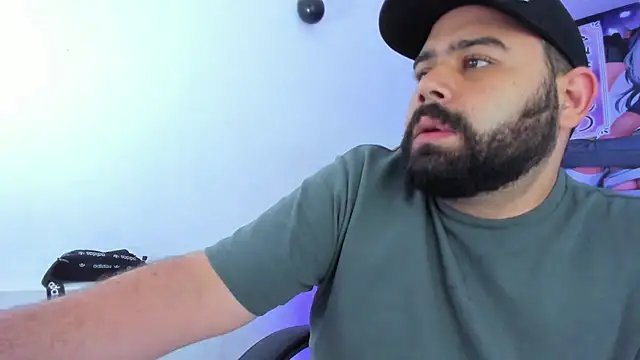 Snapshot of Beerbear_boy chatting on 02/20/25, 10:37 Beerbear boy online show from 02/20/25, 10:37