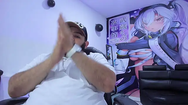 Snapshot of Beerbear_boy chatting on 02/25/25, 07:58 Beerbear boy online show from 02/25/25, 07:58