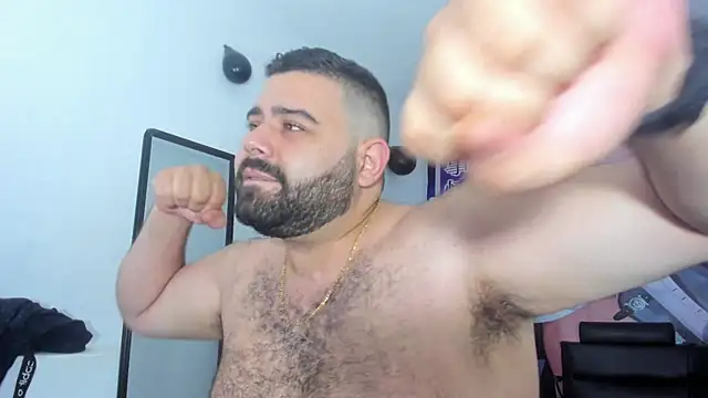 Snapshot of Beerbear_boy chatting on 02/26/25, 10:09 Beerbear boy online show from 02/26/25, 10:09