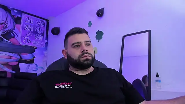 Snapshot of Beerbear_boy chatting on 03/18/25, 07:10 Beerbear boy online show from 03/18/25, 07:10