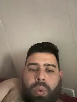 Snapshot of Beerbear_boy chatting on 11/15/25, 05:09 Beerbear boy online show from 11/15/25, 05:09