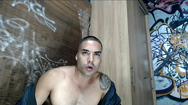 Snapshot of Justin_Frank chatting on 10/22/25, 08:30 Justin Frank online show from 10/22/25, 08:30