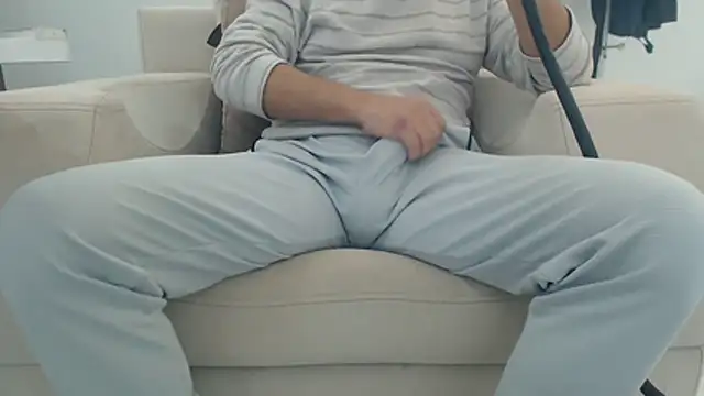 Snapshot of masterxmonster chatting on 11/24/25, 05:07 masterxmonster online show from 11/24/25, 05:07