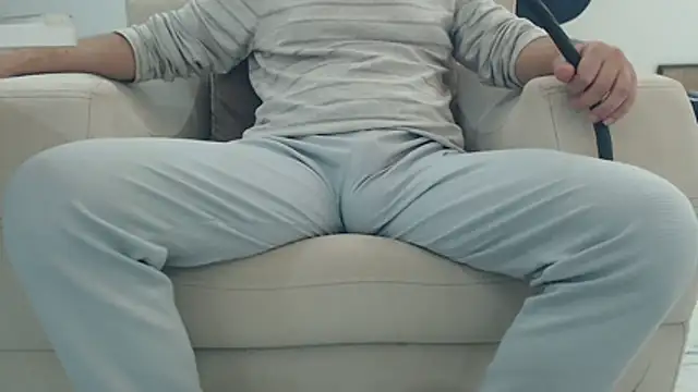 Snapshot of masterxmonster chatting on 12/04/25, 12:09 masterxmonster online show from 12/04/25, 12:09